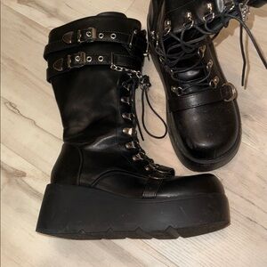 Chic Black Combat Boots with Platform